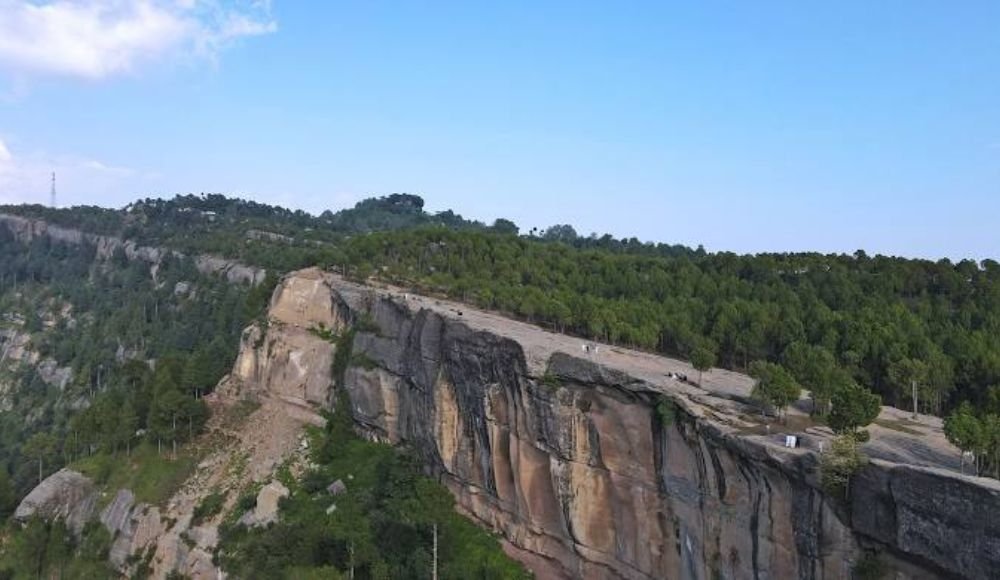 Panjpeer Rocks Travel Guide
