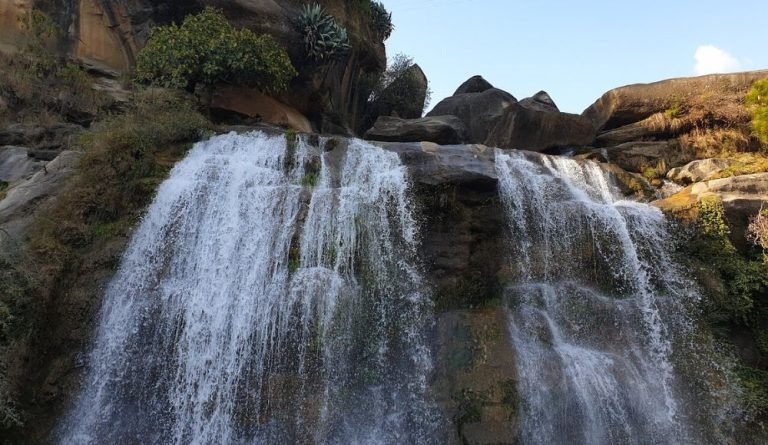 Pengper Rocks Panjpeer Rocks Travel Guide 2025 – Discover Pakistan’s Hidden ...