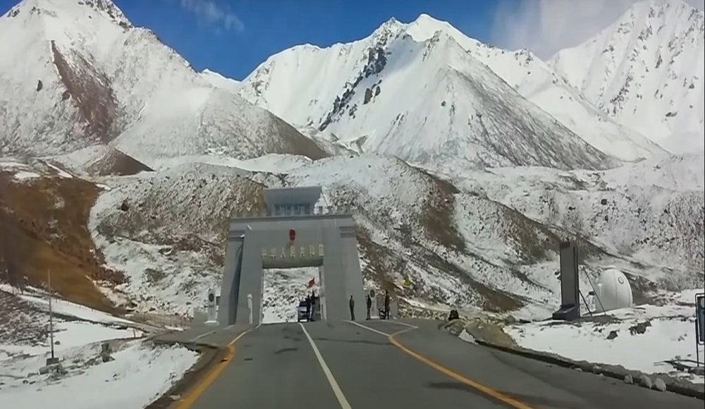 Khunjerab Pass: Top of the World Border