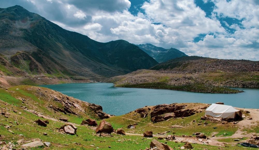 Lulusar Lake