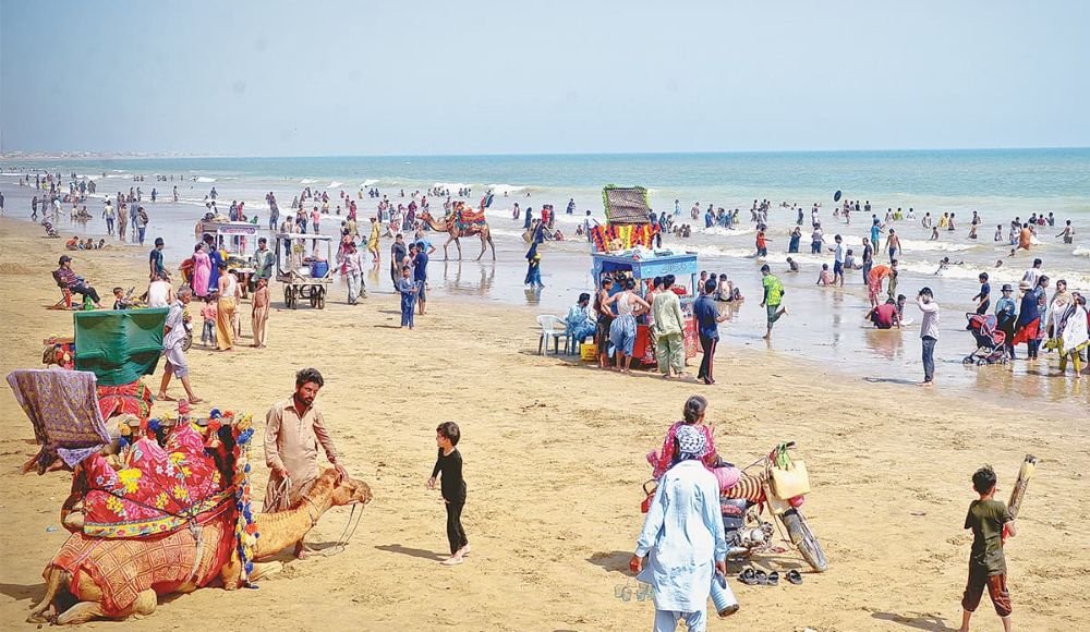 Best Time to Visit Beaches in Pakistan
