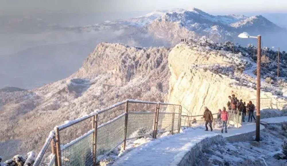 gorakh hill Winter Season (October to March)